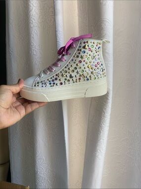 White High-Top Platform Sneakers with Multicolor Studs and Pink Laces
